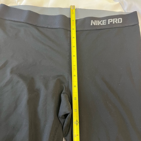 Nike Capri leggings excellent shape. Thin. - Picture 5 of 9